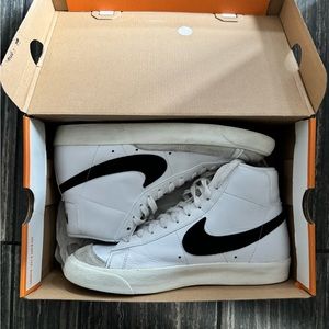 Nike Blazers Mid 77’ Snaekers Womens Size 11